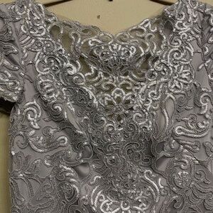 Gorgeous silver/pewter sequined Tadashi Shoji Gown EXCELLENT CONDITION ONLY WORN